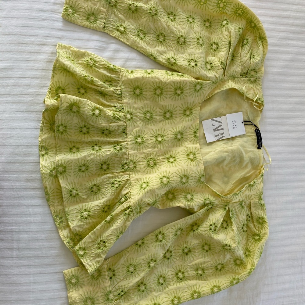 Zara blouse with flower details and puffy sleeves